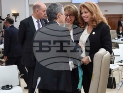 В редица дебати участва Илияна Йотова на Срещата на върха на Франкофонията в Тунис