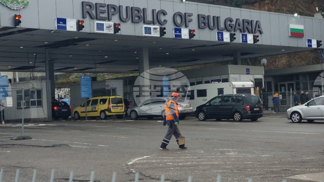 Интензивно е движението за товарни автомобили на изход на граничните пунктове "Капитан Андреево", "Лесово" и ''Калотина''