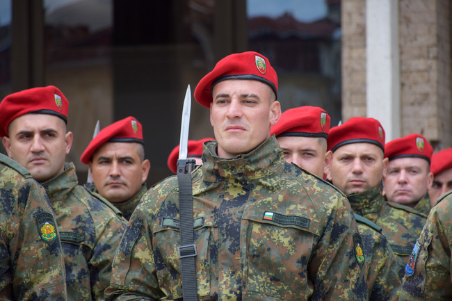 Продължава приемът на нови военнослужещи във военни формирования от Българската армия