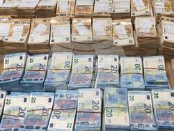 Снимка: Апелативна прокуратура – Бургас - РП - Ямбол - задържани 1 милион евро на ГКПП Лесово