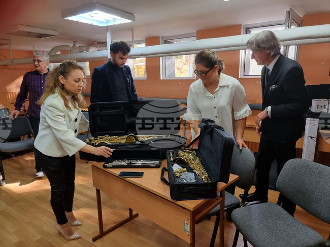 НУМСИ „Христина Морфова“ - Нови професионални инструменти и озвучителна техника