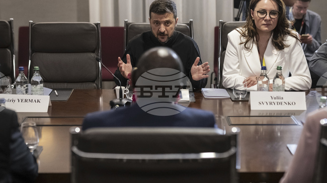 Зеленски каза, че Русия е атакувала украинския енергиен сектор с 450 дрона и 45 ракети; с щети са обекти в 3 области, обяви Свириденко