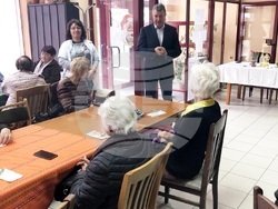 Пенсионери и младежи от социалните институции в банско празнуваха заедно Деня на християнското семейство