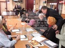 Пенсионери и младежи от социалните институции в банско празнуваха заедно Деня на християнското семейство