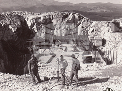 Снимка: Музей "Дом на хумора и сатирата" – Представяне на фотоалбума „Строи се монумент” в Музея на хумора и сатирата