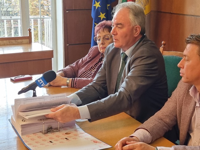 АДФИ е извършила извънпланова проверка на Община Плевен по обществена поръчка за два автомобила
