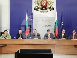 вицепремиерът Христо Алексиев на брифинг в Министерския съвет