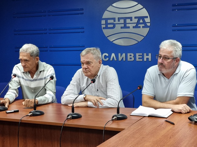 Пресконференция на Румен Петков и членове на Коалиция "Левицата!" от областната структура в Сливен 