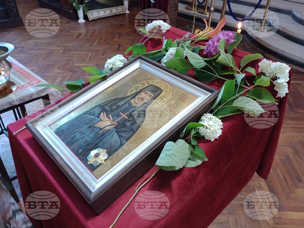 В Свищов утре ще бъдат посрещнати мощите на свети Никифор Прокажения