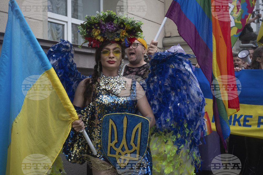 "Страна" (Украйна): Полицията е задържала противници на ЛГБТ парада в Киев