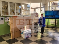 Снимка: Община Благоевград - Две детски градини и две училища получиха преносими компютри, мултифункционални устройства и интерактивни дъски по проект, спечелен от Община Благоевград