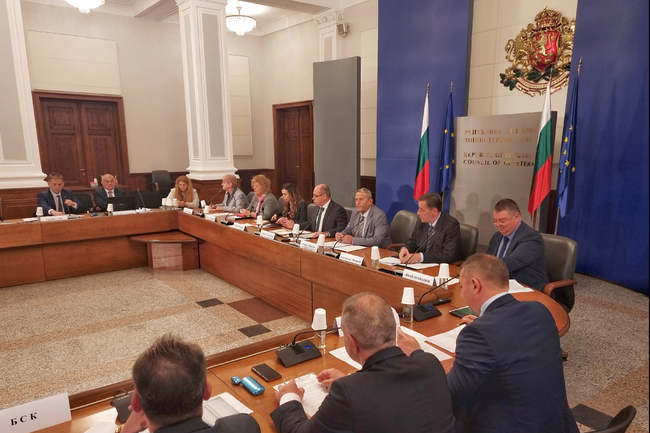 С дебат по предложението на „БСП за България“ за размера на минималната заплата започна заседанието на Националния съвет за тристранно сътрудничество