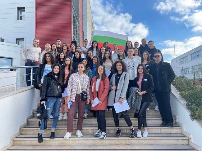 Ученици от Ловешката езикова гимназия посетиха частна немска гимназия в Истанбул