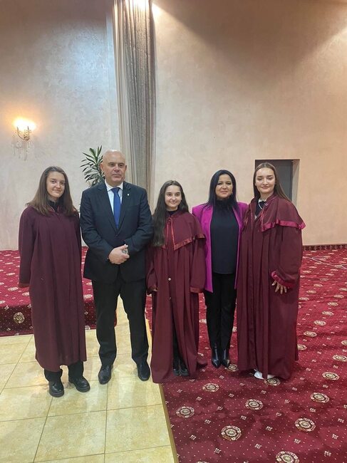 Главният прокурор Иван Гешев пред ученици от Петрич: Само в България може да има протести в защита на корупцията