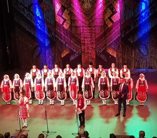 „Аз и ти - заедно в сбъднатите мечти“ – концертът, който обедини деца от детските градини, ученици и студенти на сцената на зала „Пейо Яворов“