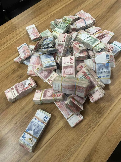 Районна прокуратура – Хасково привлече като обвиняем турски гражданин  за недекларирана валута за общо 635 327 лева, открити в лек автомобил на ГКПП - Капитан Андреево