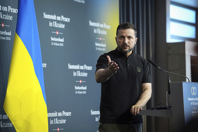 В писмен коментар за АФП Зеленски изрази увереност, че новото френско правителство ще запази подкрепата си за Украйна