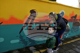 Бургас - къдроглави пеликани - стенопис