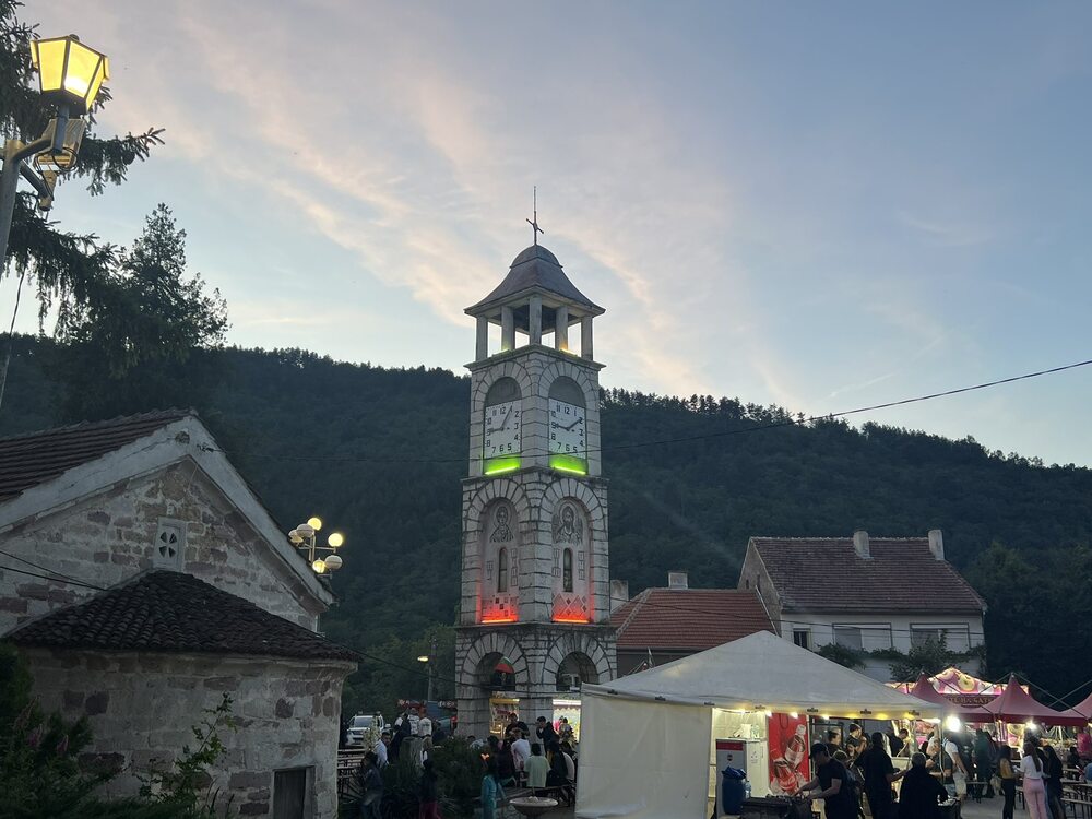 ОА Видин: Областният управител бе гост на турлашкия фолклорен събор „Када кум прасе и ти вречу“ в община Чупрене