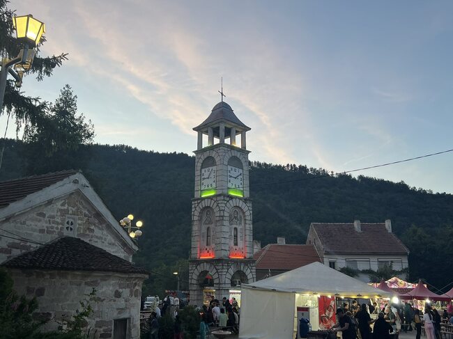 ОА Видин: Областният управител бе гост на турлашкия фолклорен събор „Када кум прасе и ти вречу“ в община Чупрене