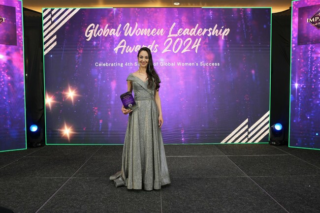 Bulgarian Elitsa Krumova Presented Best Tech Influencer 2024 Award at Global Women Leadership Awards 2024 in Dubai
