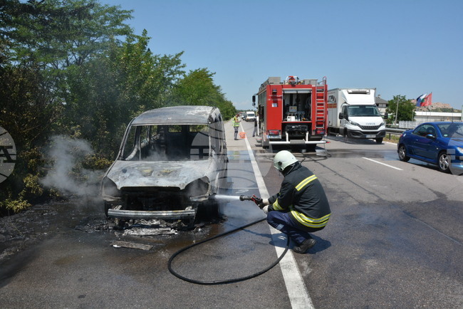 Хасково - пожар - автомобил