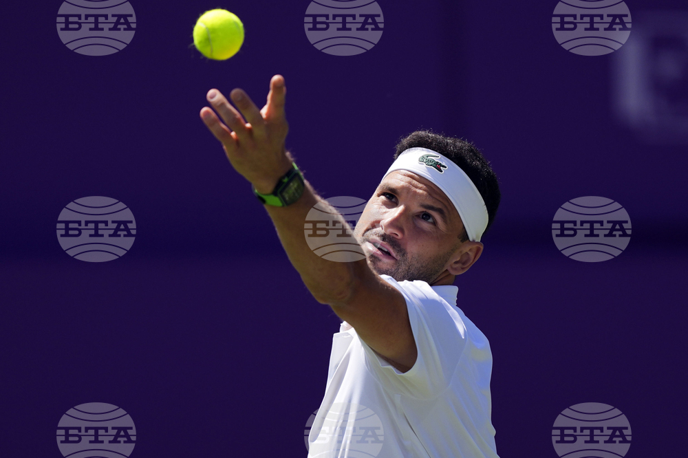 Tennis Player Dimitrov Triumphs in Grass Court Opener at Queen's Club