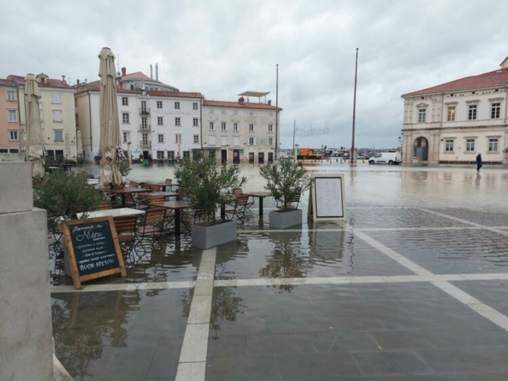 Словенското крайбрежие е под вода