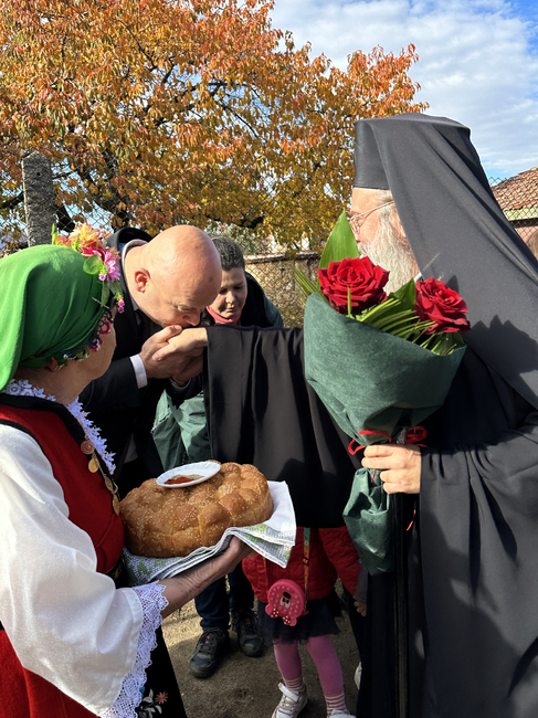 Кметът на община Сопот Деян Дойнов присъства на молебен в село Каравелово