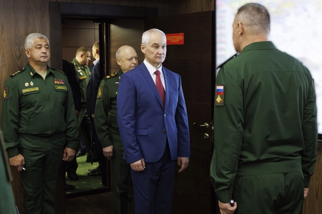 Русия създаде три нови военни подразделения за укрепване на сигурността в граничещите с Украйна региони, съобщи министърът на отбраната