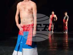 спектакъл "Проклет да е предателят на отечеството" на режисьора Оливер Фърлич - в „Топлоцентрала“