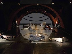 спектакъл "Проклет да е предателят на отечеството" на режисьора Оливер Фърлич - в „Топлоцентрала“