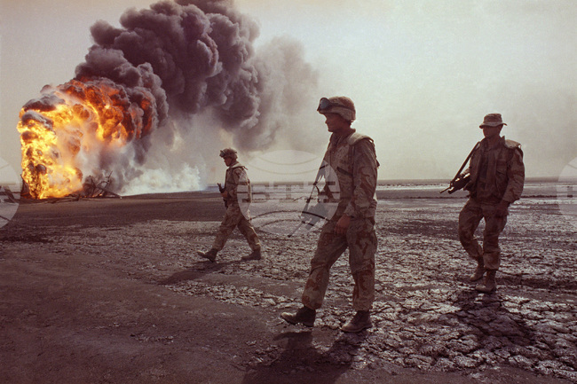 Двама кувейтски пожарникари загинаха „по време на изпълнение на служебните си задължения“, съобщи противопожарната служба на Кувейт