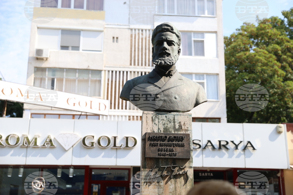 Румъния - БТА - Деветнадесета Световна среща на българските медии - бюст-паметник на Христо Ботев