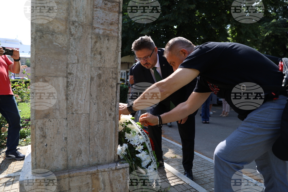 Румъния - БТА - Деветнадесета Световна среща на българските медии - бюст-паметник на Христо Ботев