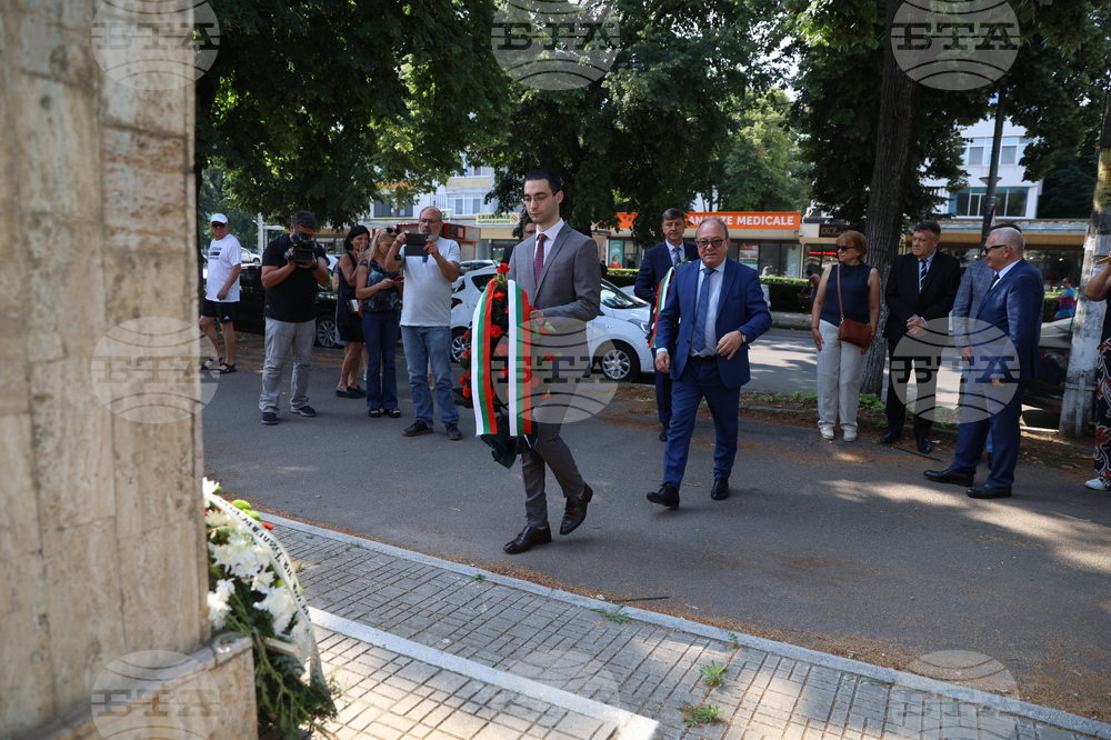 Румъния - БТА - Деветнадесета Световна среща на българските медии - бюст-паметник на Христо Ботев