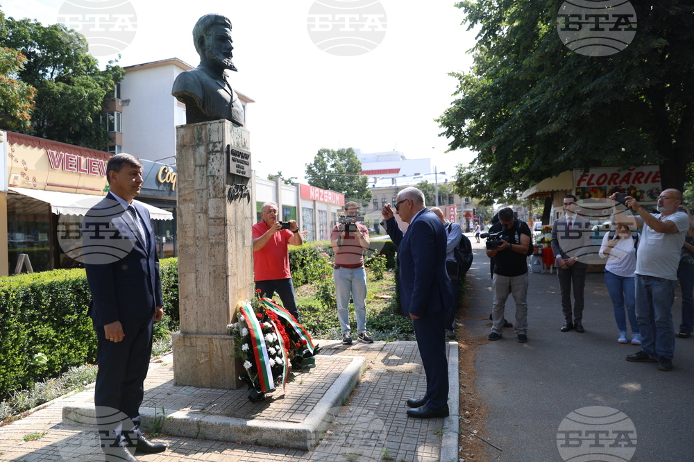 Румъния - БТА - Деветнадесета Световна среща на българските медии - бюст-паметник на Христо Ботев