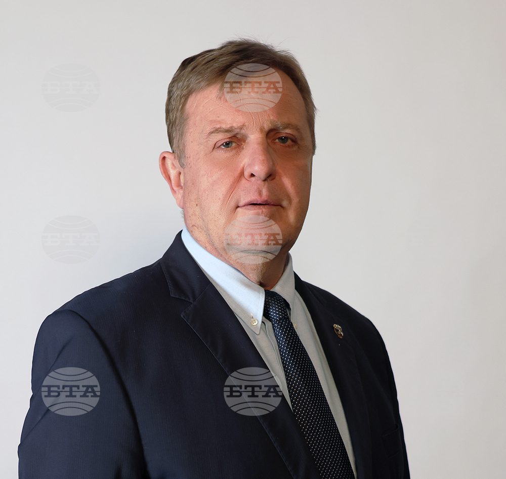 Каракачанов, ВМРО: Трябва да се инвестира в борбата с градушките, да се подпомагат земеделците и семействата за застраховане