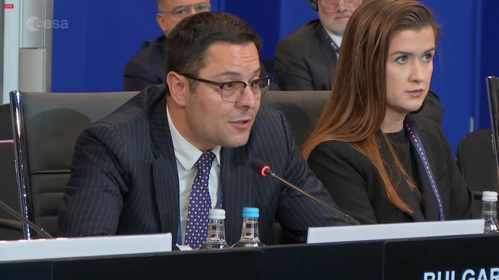 Министър Пулев в Париж: България има над 50 години опит в областта на Космоса и капацитет в космическите технологии