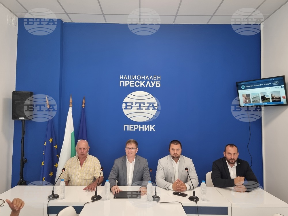 Кабинет ще има и той ще е подобен на този на Пламен Орешарски, заяви на пресконференция народният представител от "Възраждане" Димо Дренчев