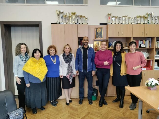 Мароканският писател Абделазис Ерашиди посети Девета френска езикова гимназия и 18-о Средно училище в София