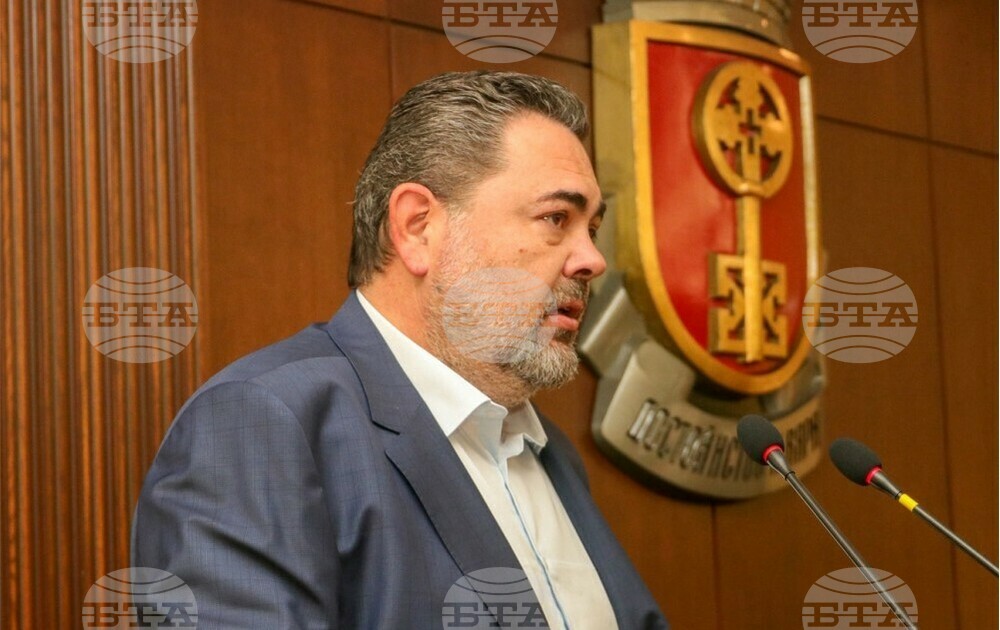 Няма да позволим Хасково да върви към упадък, каза водачът на листата на "Спаси Хасково" за местния вот Марин Райчев