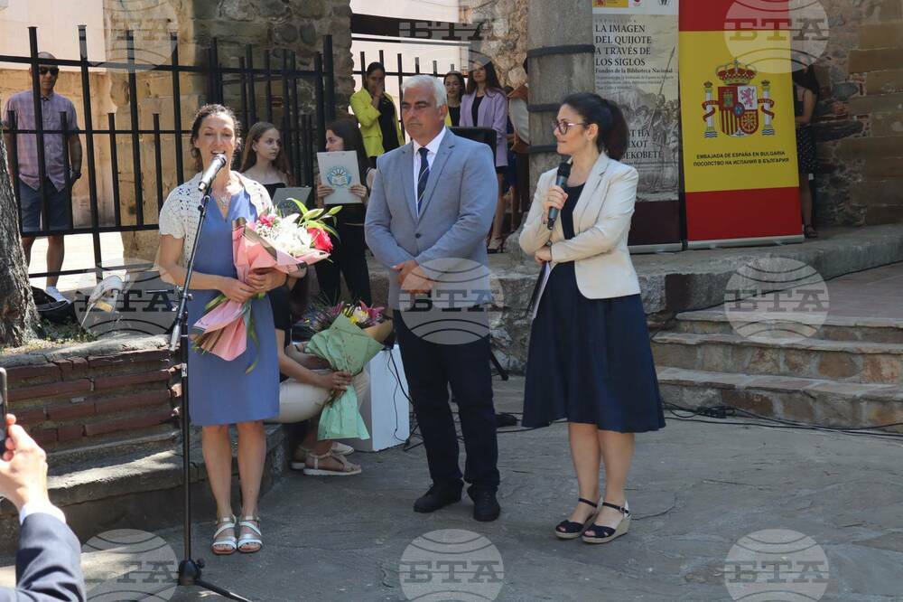 Община Дупница: В галерия „Джамията“ бе открита изложба „Образът на Дон Кихот през вековете“