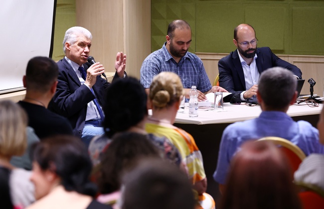 Книгата "Българската Църква в Предпоследните времена" беше представена от богослова Георги Тодоров и от адвокат Александър Тодоров