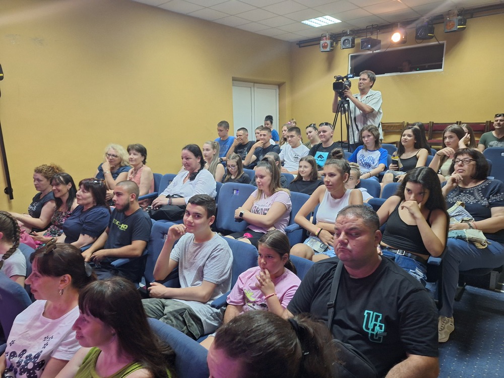 Драматичен театър „Борис Луканов“ – Ловеч: Ученици от Ветеринарната гимназия в Ловеч представиха „Укротяване на опърничавата“ на Шекспир 