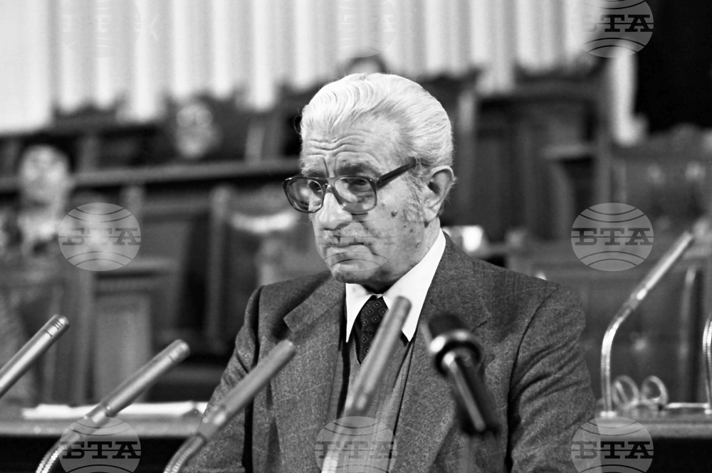 Щастливата случайност не е въпрос на късмет, а на чакане, пише Богомил Райнов