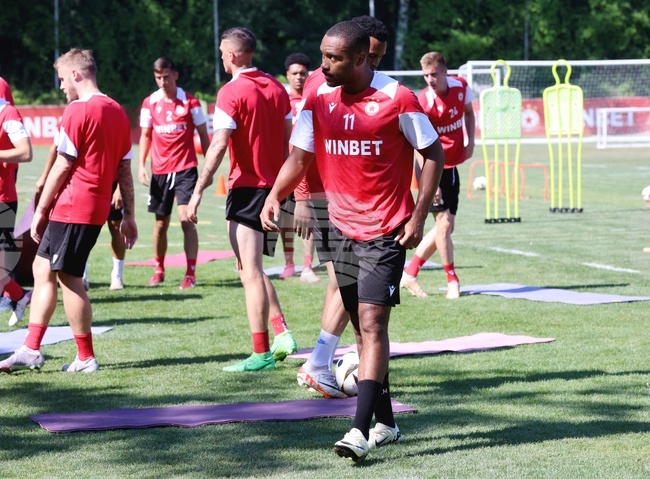 Голмайсторът на ЦСКА Годуин Коялипу продължава да тренира на облекчен режим