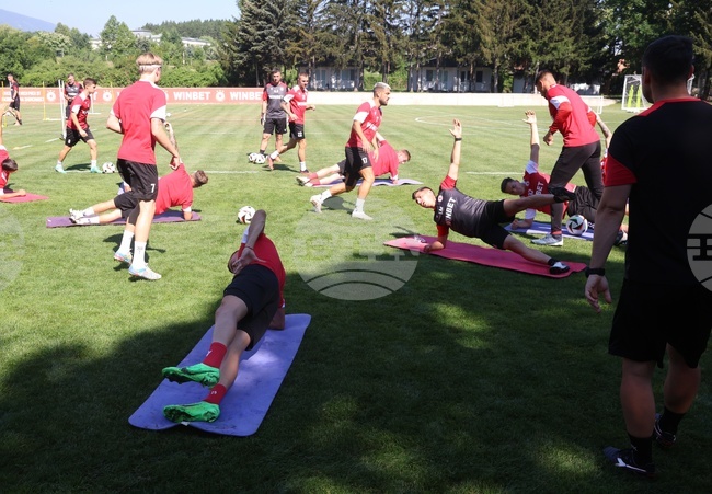 Полузащитникът на ЦСКА Илиан Илиев тренира на облекчен режим