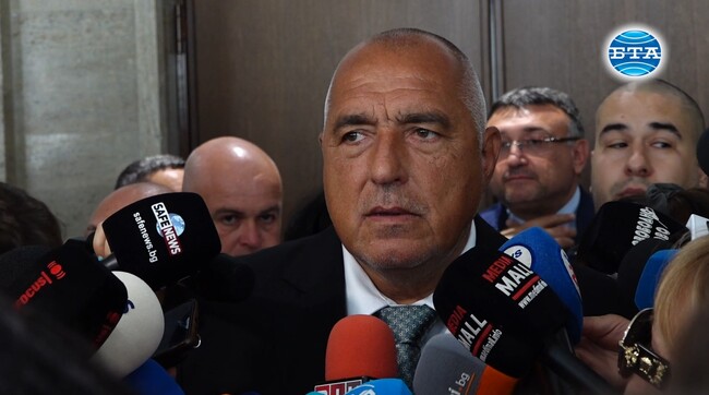 Лидерът на ГЕРБ Бойко Борисов каза, че няма да направят "крачка назад" за Рая Назарян - предложението им за председател на парламента