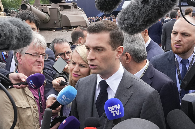 Жордан Бардела обеща, че ако дойде на власт, ще спазва международните ангажименти на Франция